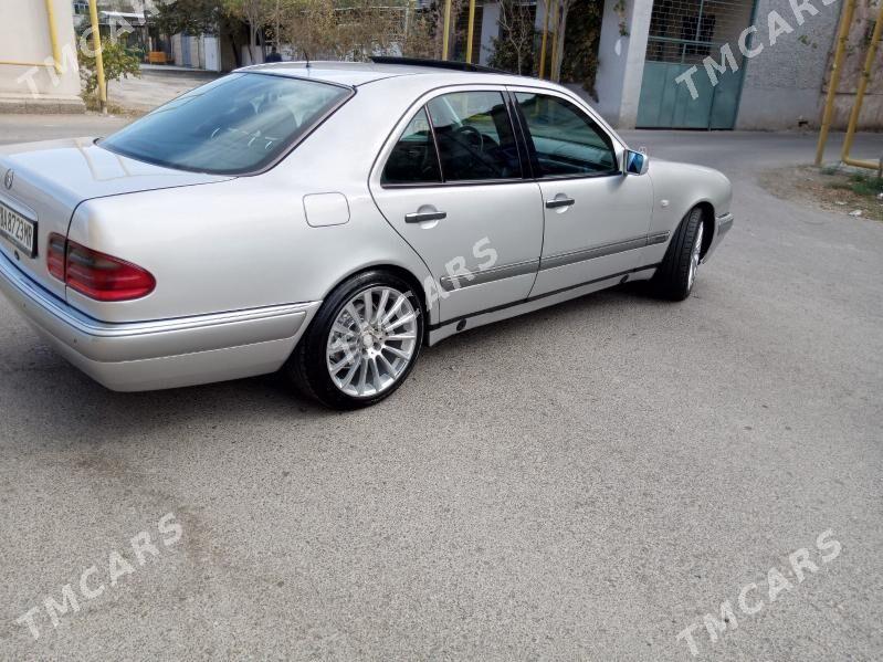 Mercedes-Benz E320 1999 - 130 000 TMT - Mary - img 4