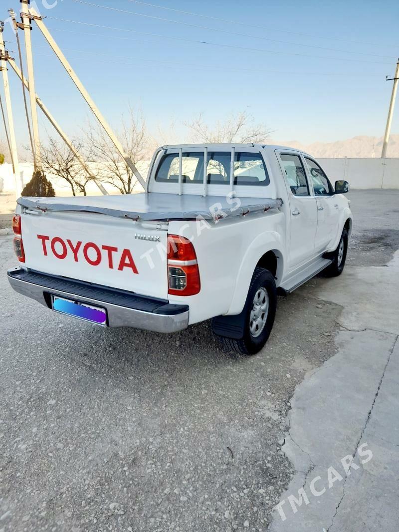 Toyota Hilux 2010 - 235 000 TMT - Балканабат - img 2