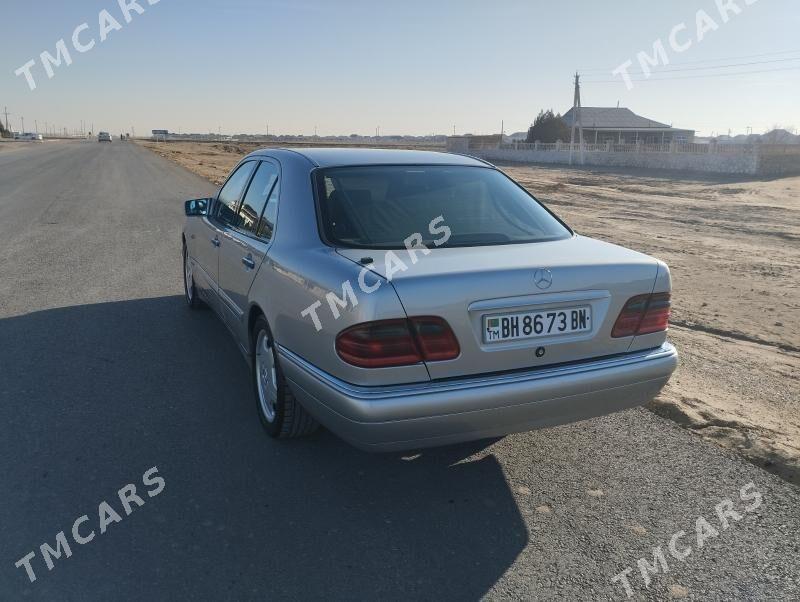 Mercedes-Benz E320 1999 - 120 000 TMT - Balkanabat - img 5