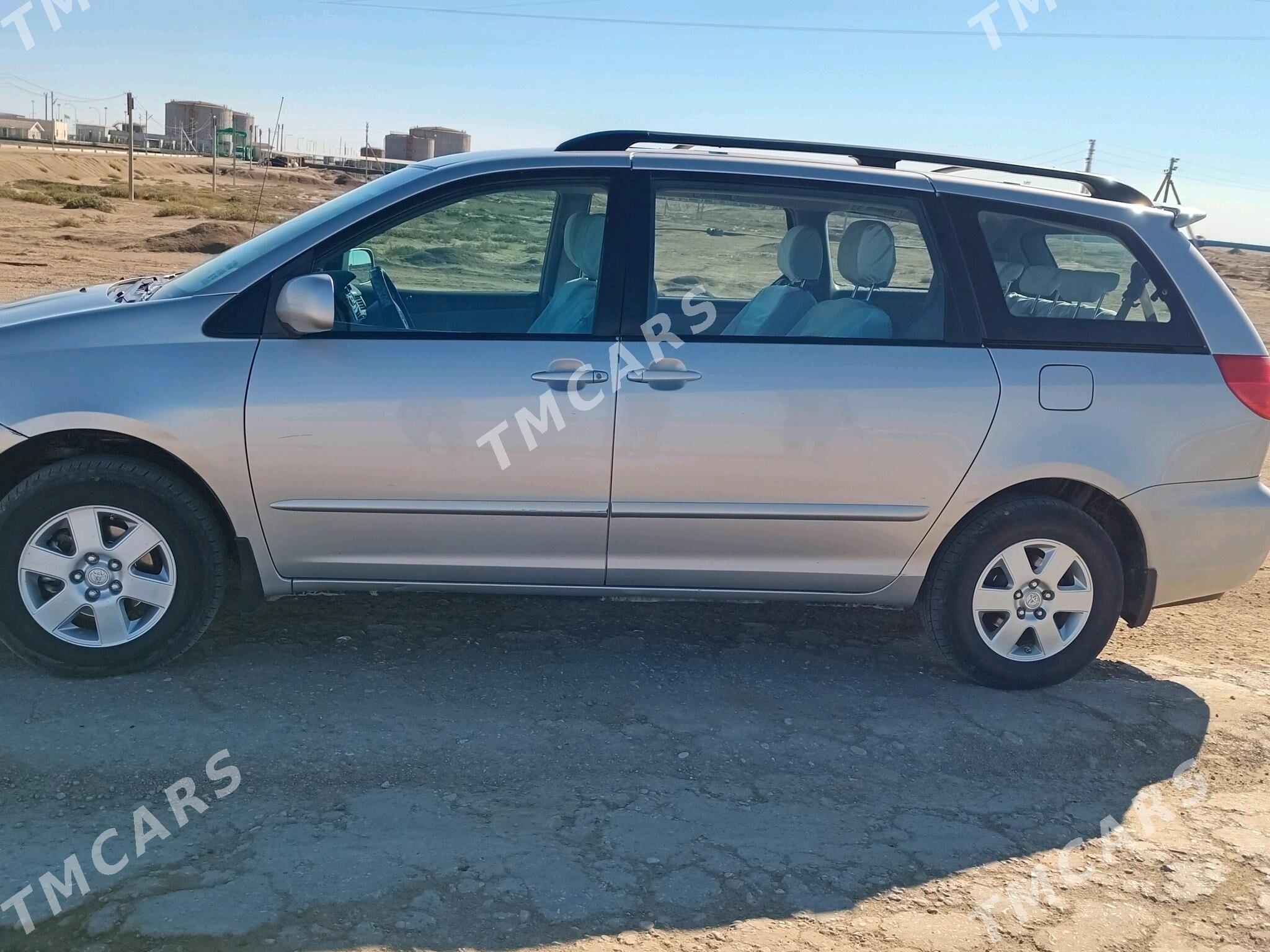 Toyota Sienna 2009 - 220 000 TMT - Эсенгулы - img 3