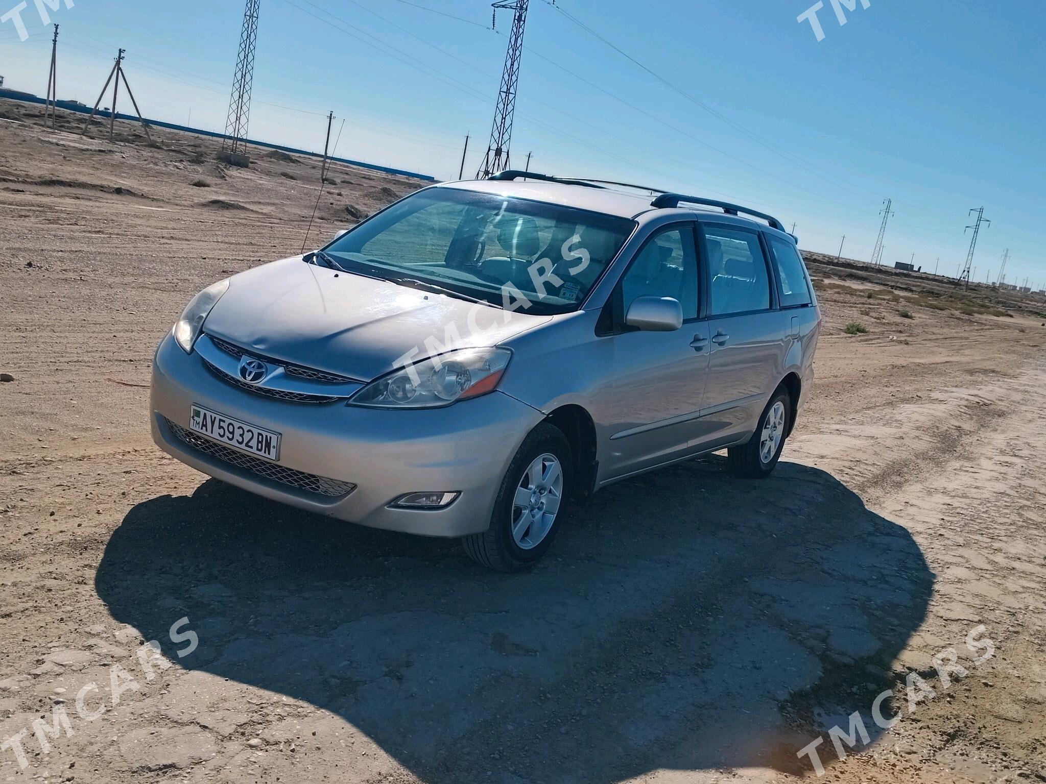 Toyota Sienna 2009 - 220 000 TMT - Эсенгулы - img 2