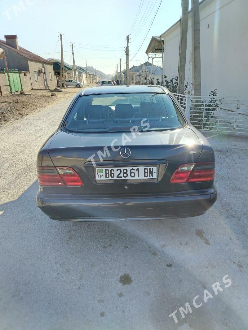 Mercedes-Benz E320 2000 - 70 000 TMT - Балканабат - img 2