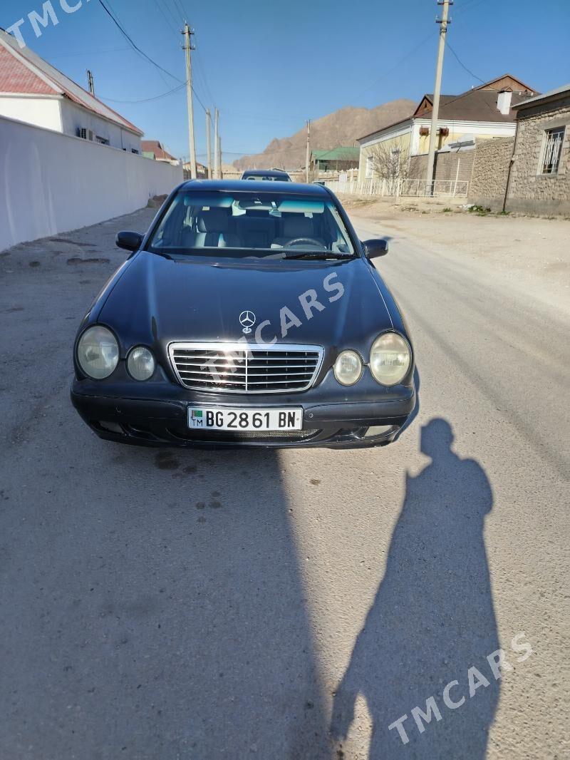 Mercedes-Benz E320 2000 - 70 000 TMT - Балканабат - img 3