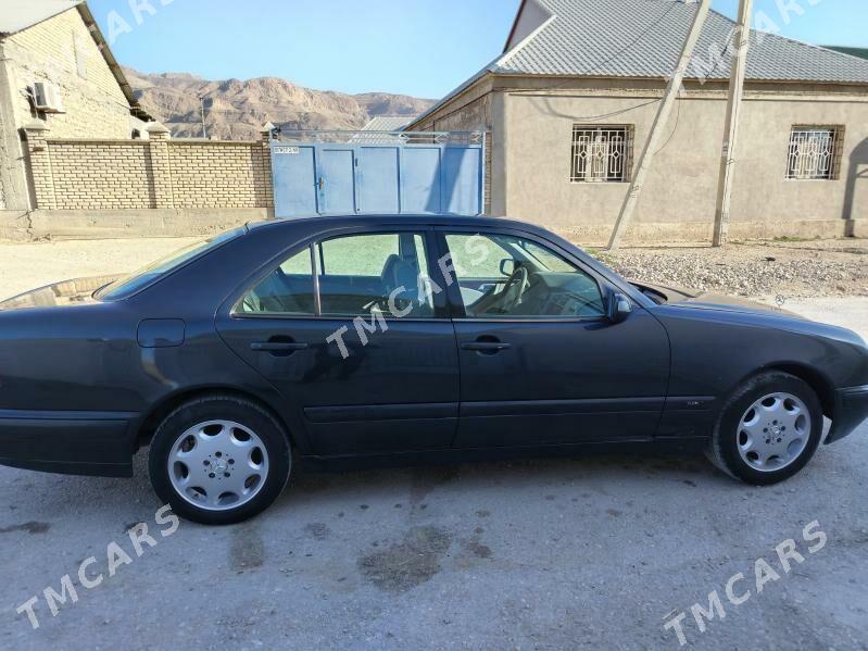 Mercedes-Benz E320 2000 - 70 000 TMT - Балканабат - img 5