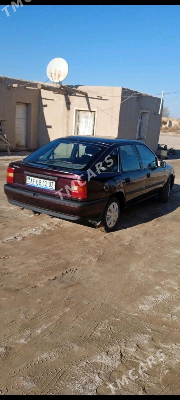 Opel Vectra 1992 - 27 000 TMT - Губадаг - img 2