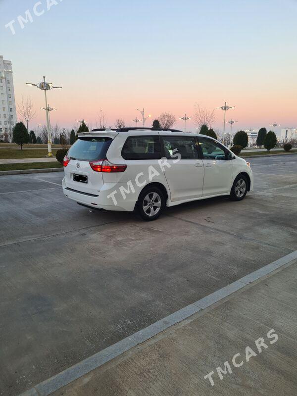 Toyota Sienna 2019 - 365 000 TMT - Ашхабад - img 4