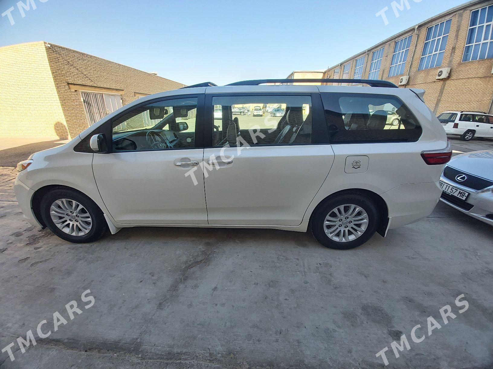 Toyota Sienna 2017 - 380 000 TMT - Мары - img 3