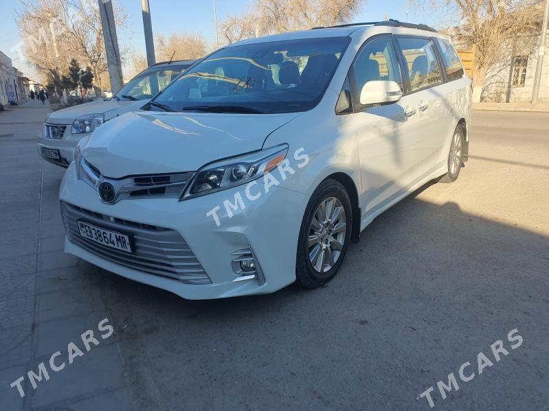 Toyota Sienna 2018 - 380 000 TMT - Байрамали - img 3