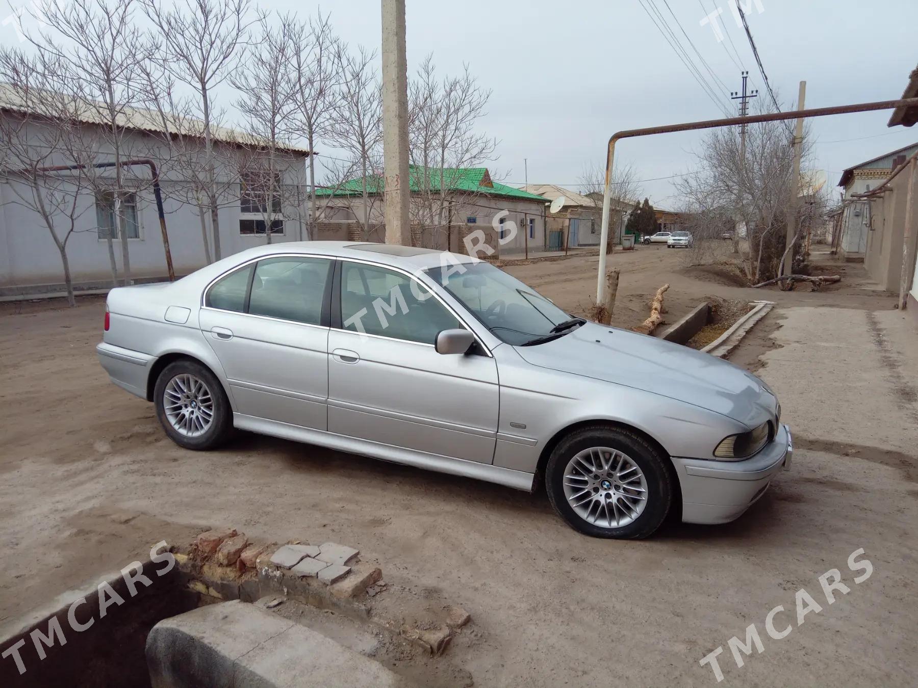 BMW E39 2002 - 80 000 TMT - Акдепе - img 3