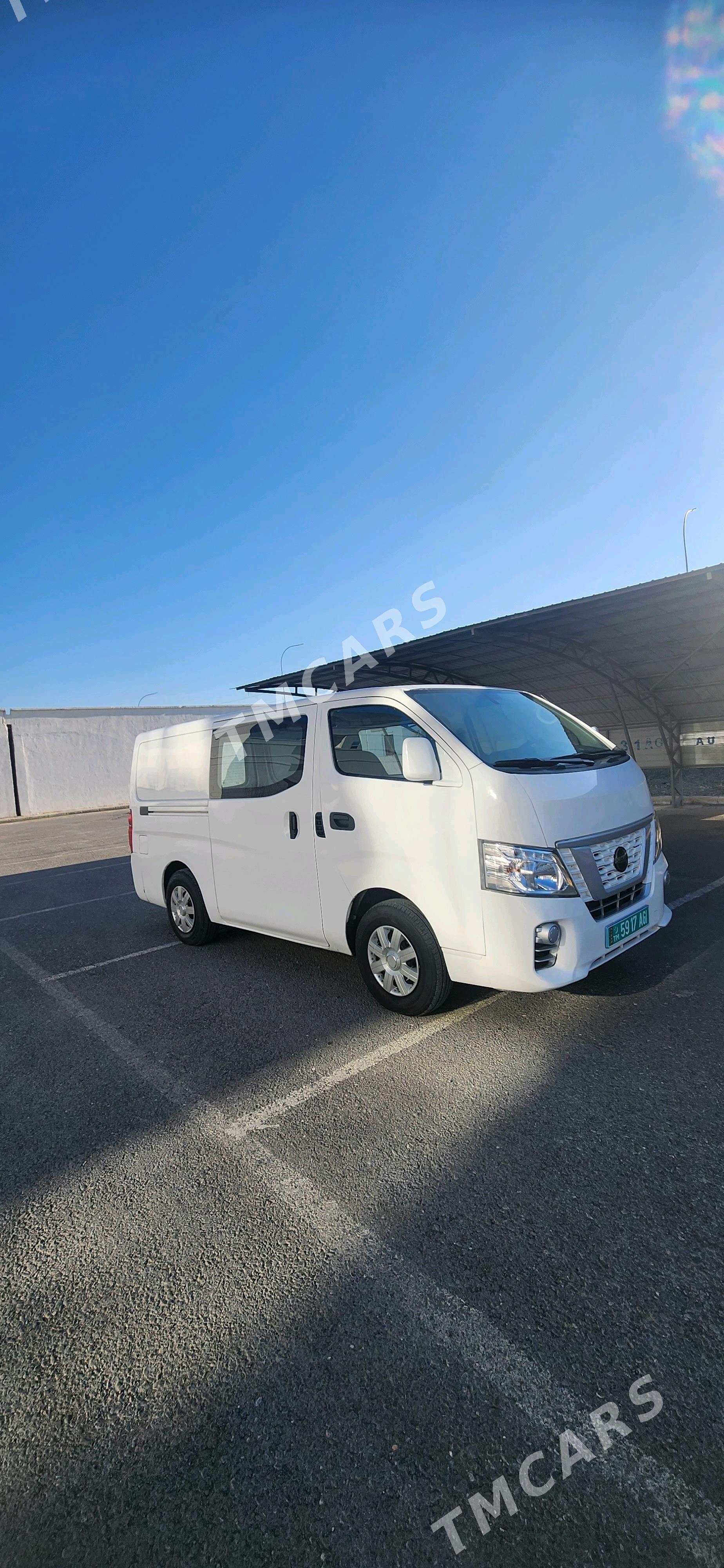 Nissan Urvan 2021 - 320 000 TMT - Ашхабад - img 3