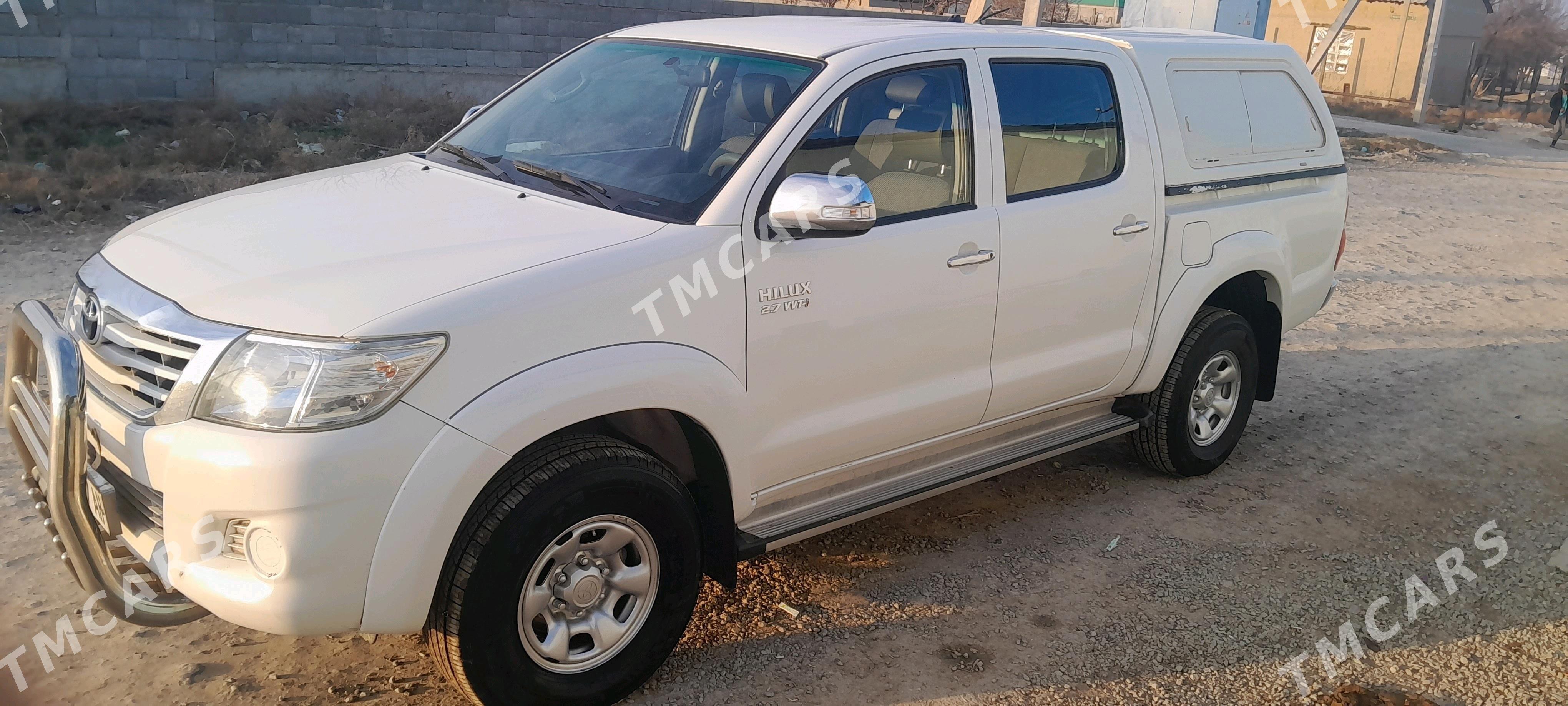 Toyota Hilux 2013 - 360 000 TMT - Бахарден - img 3