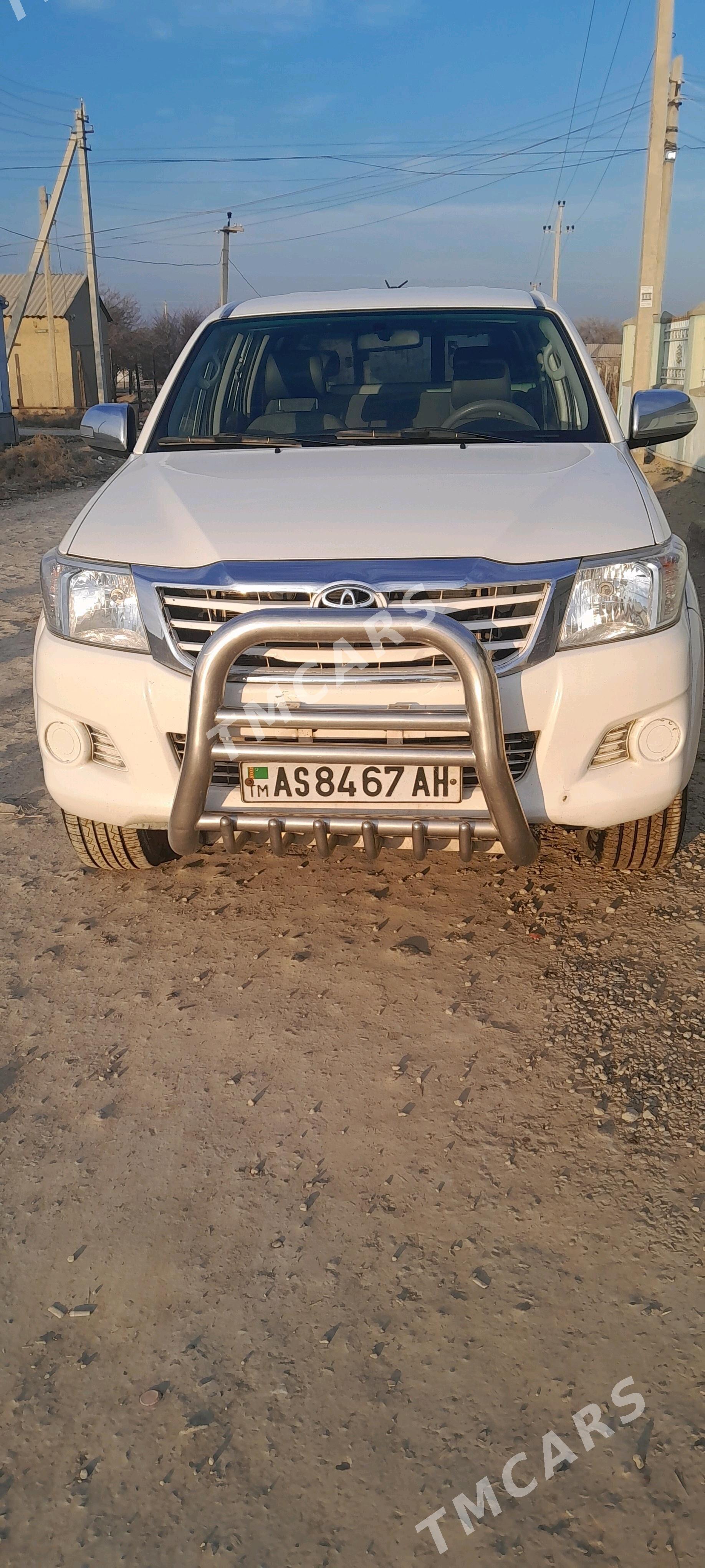 Toyota Hilux 2013 - 360 000 TMT - Бахарден - img 4