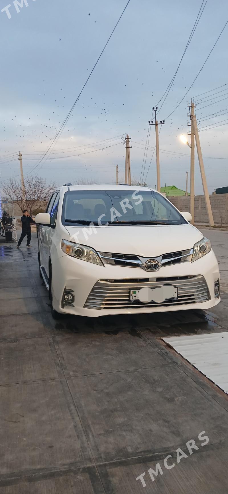 Toyota Sienna 2018 - 370 000 TMT - Ашхабад - img 3