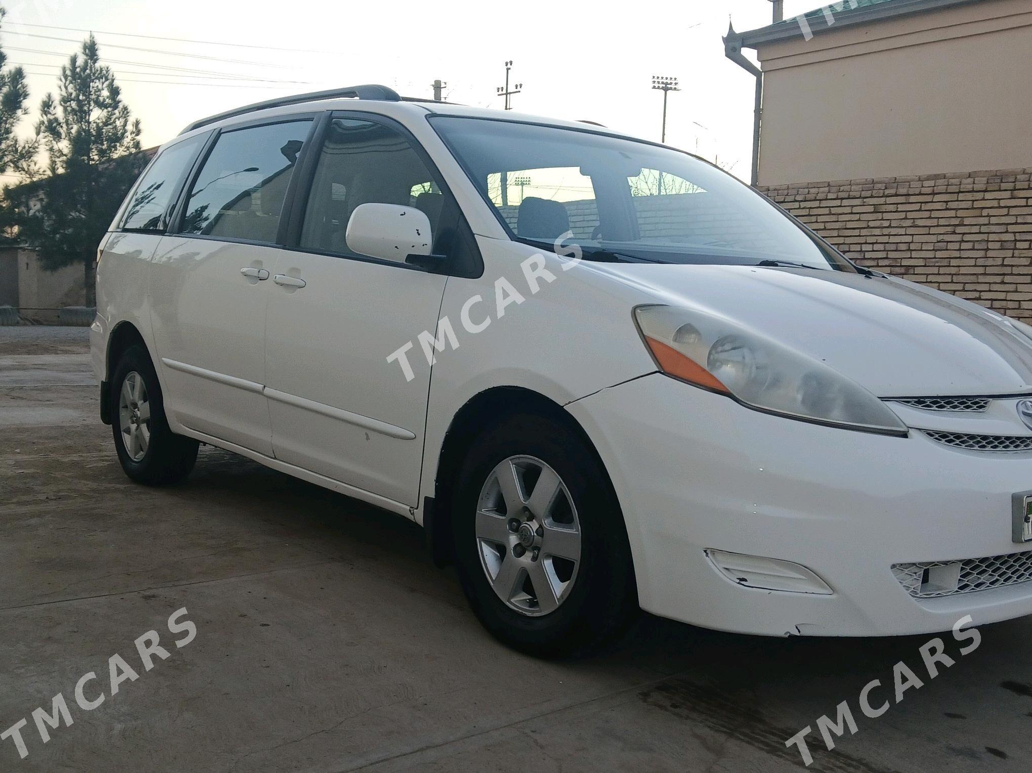 Toyota Sienna 2005 - 185 000 TMT - Мары - img 4