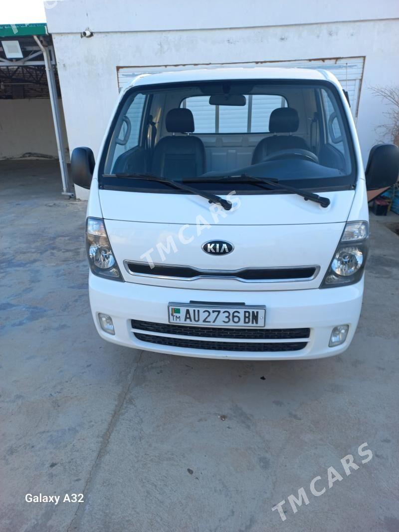 Kia Bongo 2016 - 200 000 TMT - Балканабат - img 3