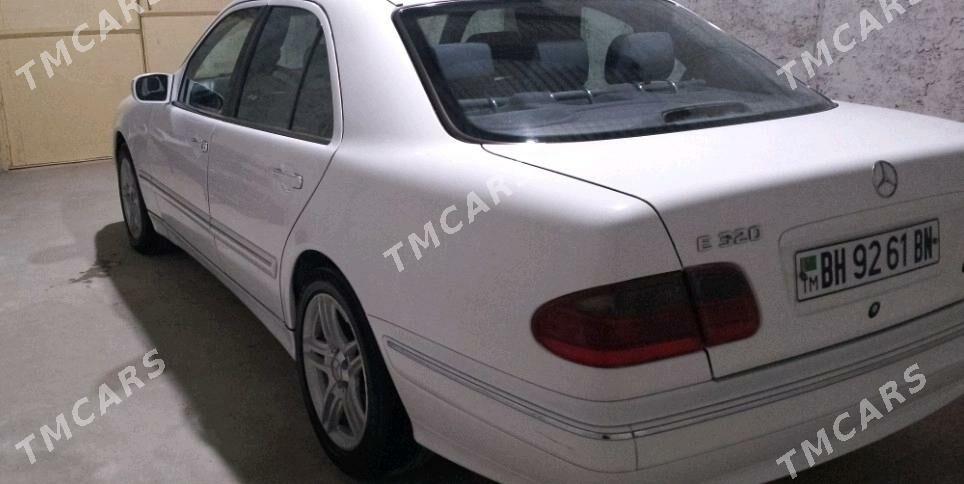 Mercedes-Benz E320 2000 - 80 000 TMT - Гумдаг - img 3