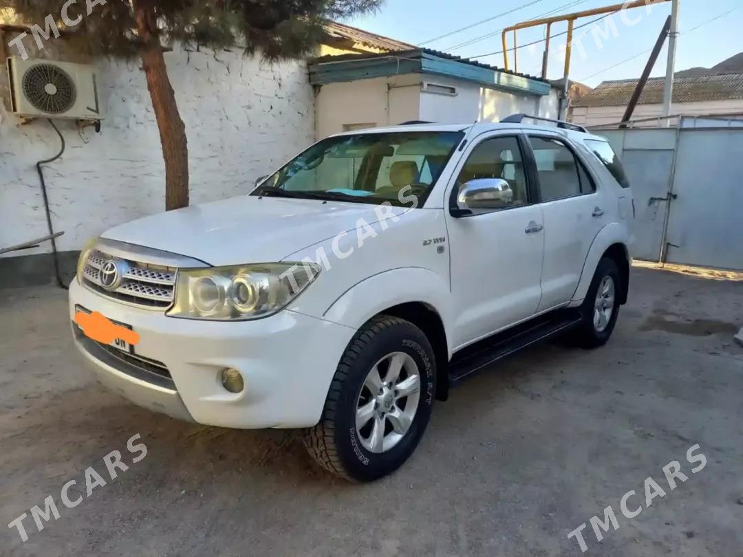 Toyota Fortuner 2011 - 270 000 TMT - Türkmenbaşy - img 3