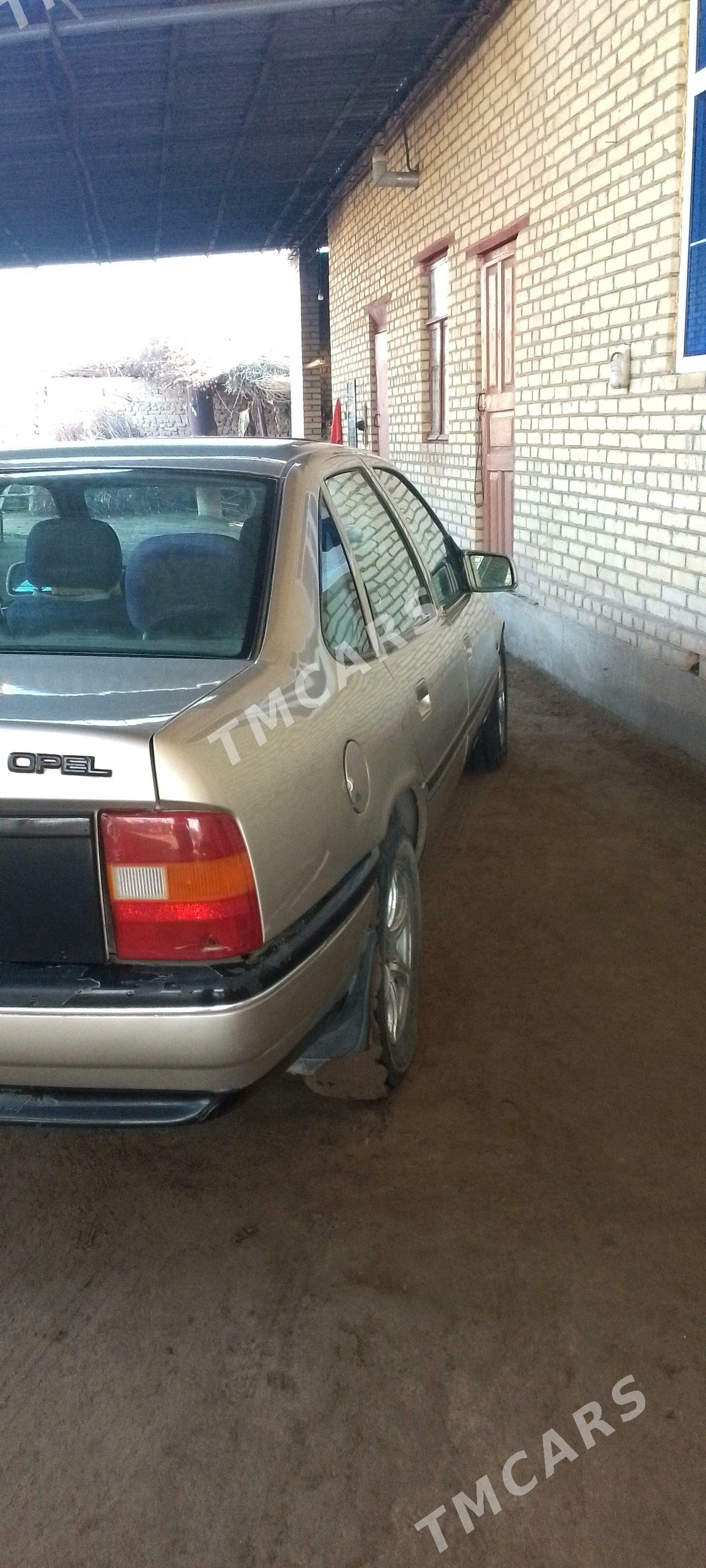 Opel Vectra 1992 - 20 000 TMT - Sakar - img 2