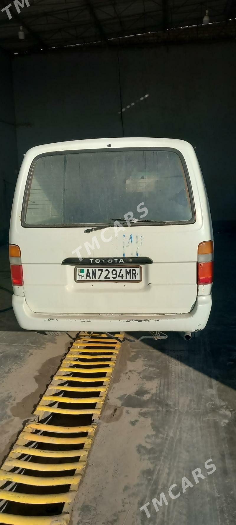 Toyota Hiace 1997 - 100 000 TMT - Мары - img 3