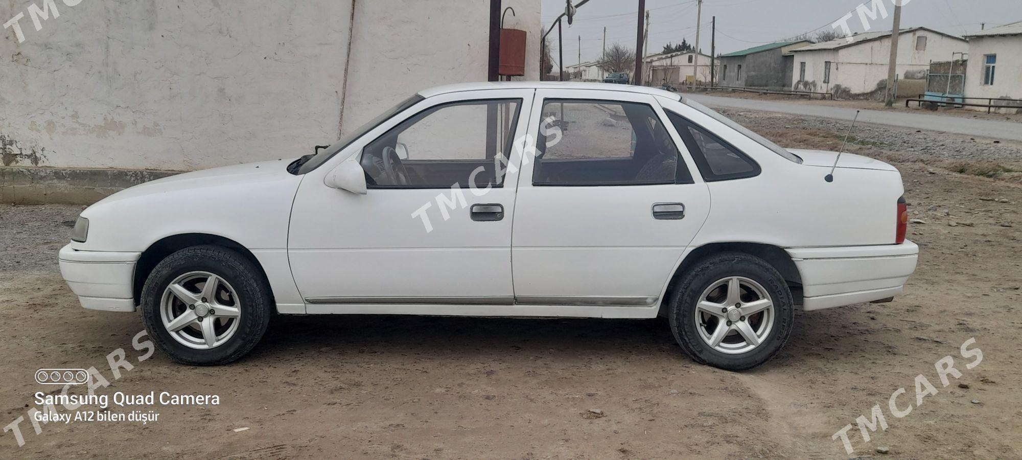 Opel Vectra 1990 - 26 000 TMT - Бахарден - img 2