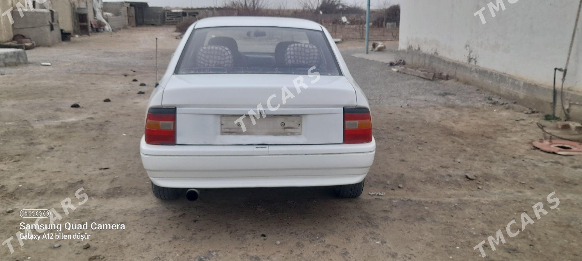 Opel Vectra 1990 - 26 000 TMT - Бахарден - img 3