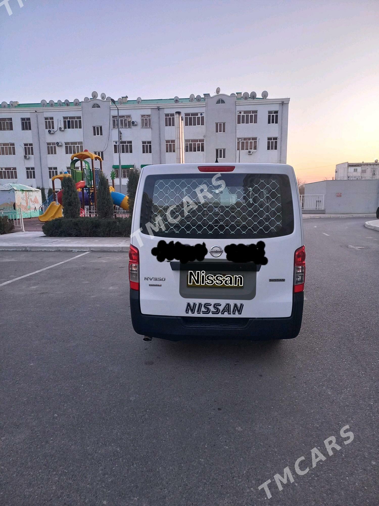 Nissan Urvan 2018 - 280 000 TMT - Mary - img 4