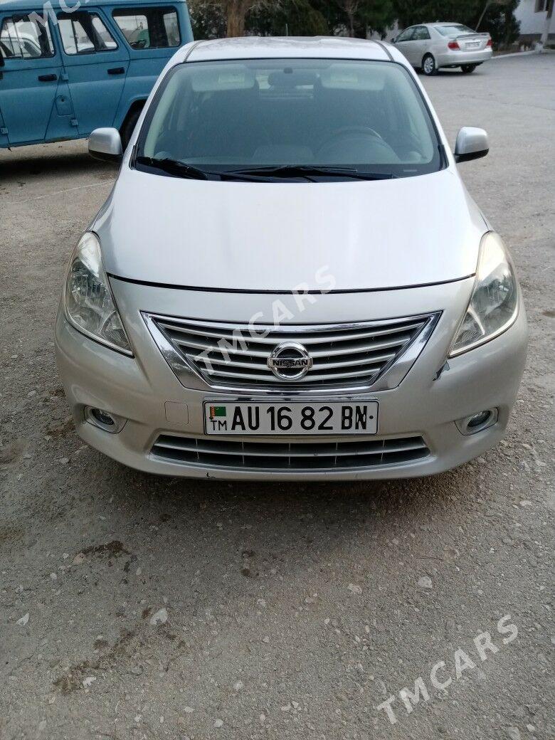 Nissan Versa 2012 - 88 000 TMT - Балканабат - img 3