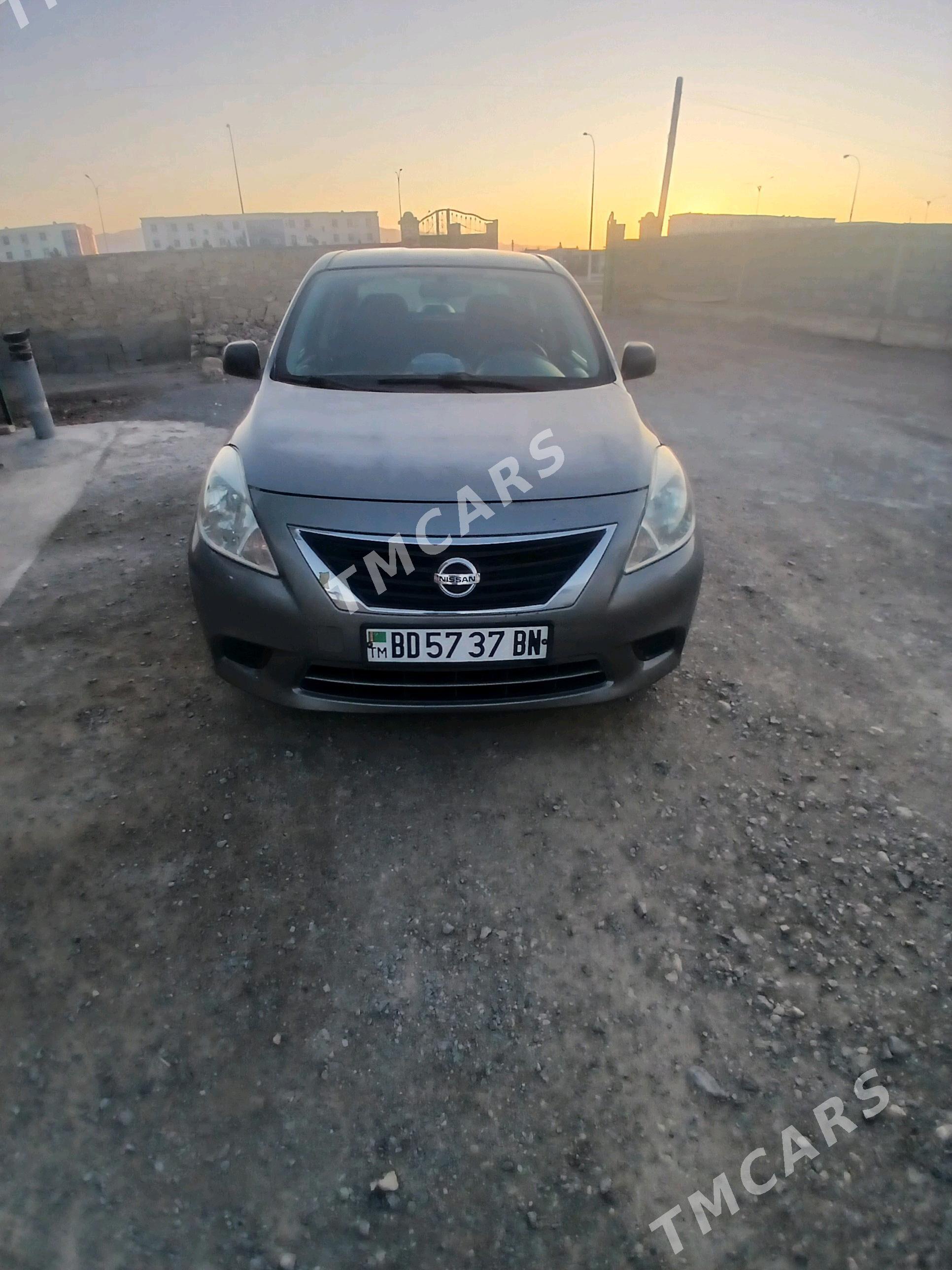 Nissan Versa 2012 - 76 000 TMT - Гызыларбат - img 2