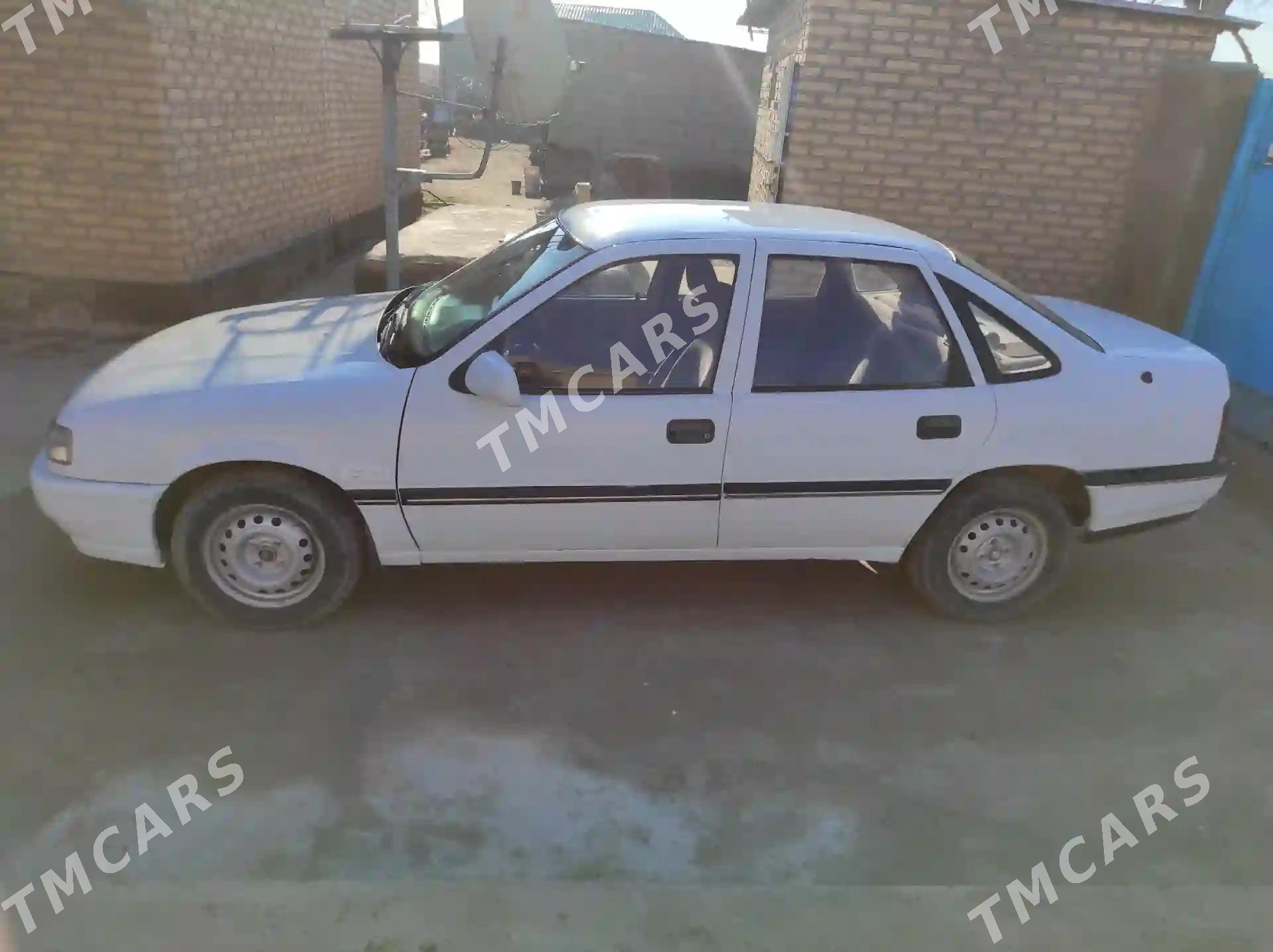 Opel Vectra 1990 - 28 000 TMT - Tejen - img 3