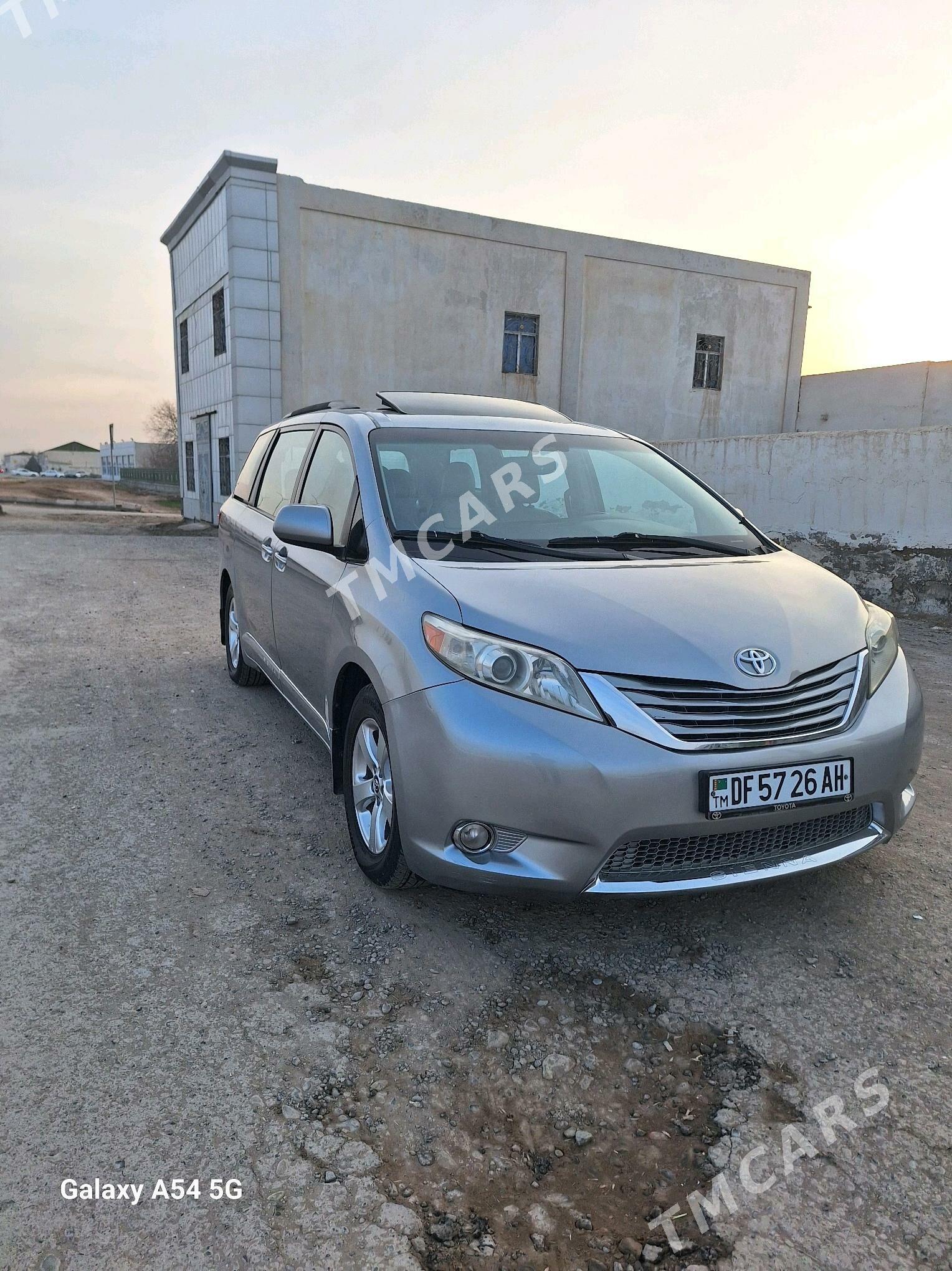 Toyota Sienna 2015 - 290 000 TMT - Tejen - img 4