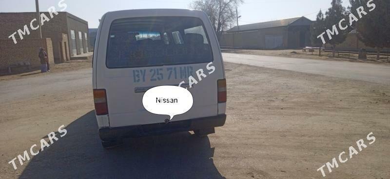 Nissan Urvan 2001 - 35 000 TMT - Байрамали - img 2