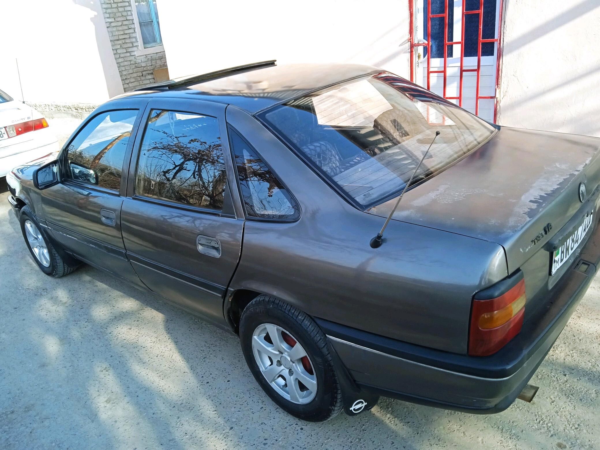 Opel Vectra 1990 - 28 000 TMT - Dänew - img 5