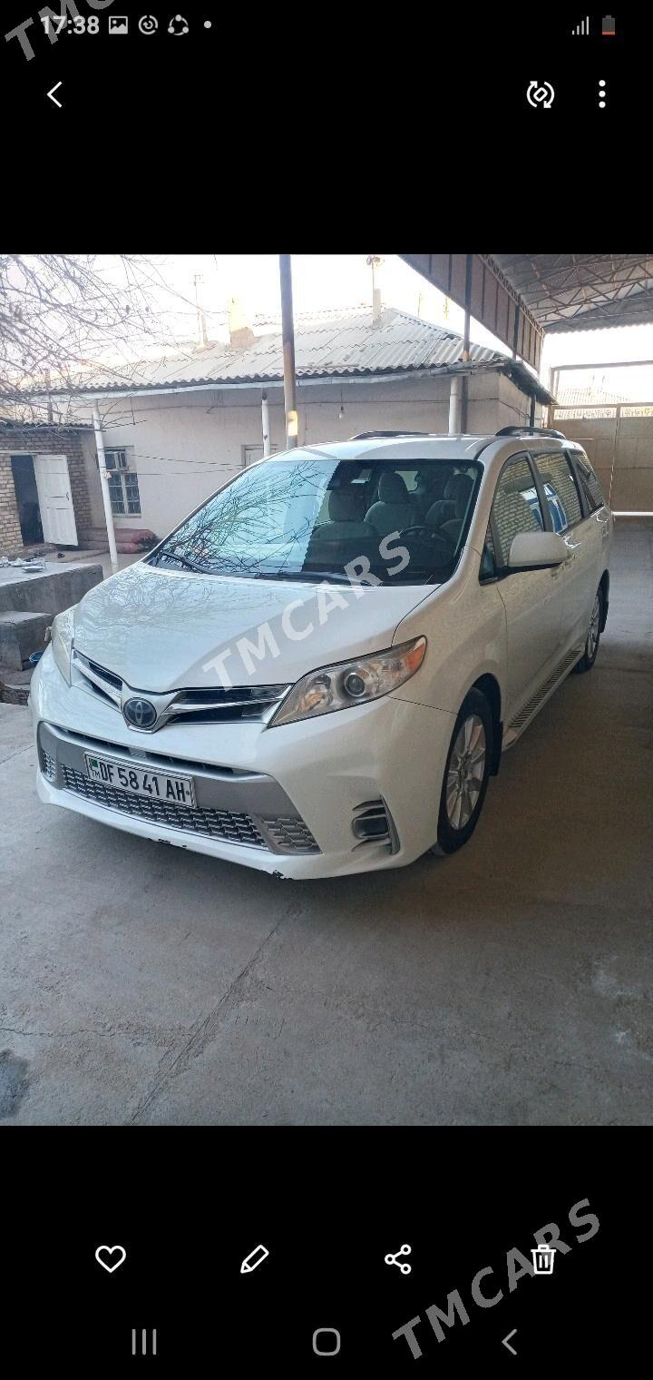 Toyota Sienna 2019 - 328 000 TMT - Теджен - img 6