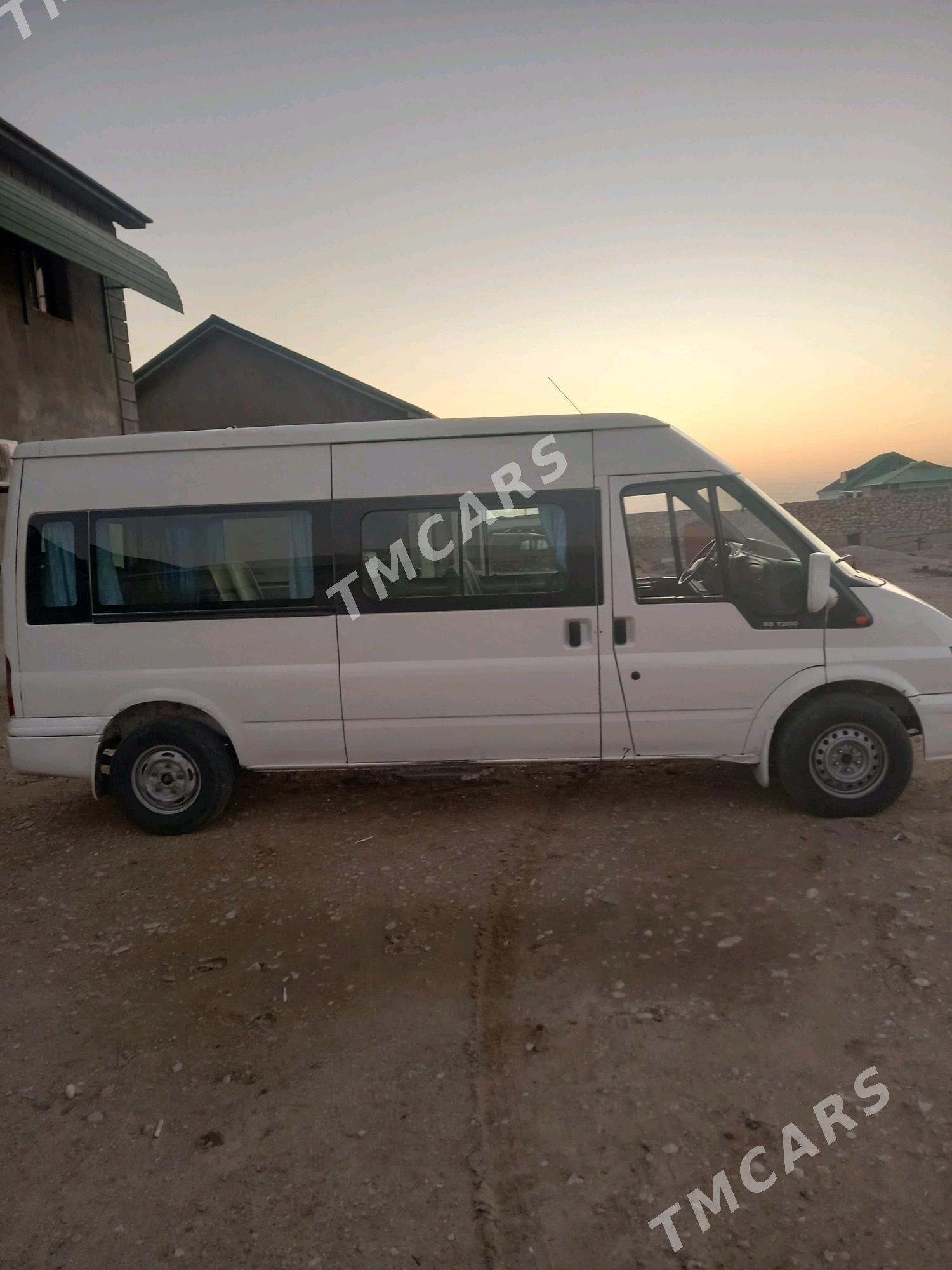 Toyota Hiace 2002 - 92 000 TMT - Balkanabat - img 3