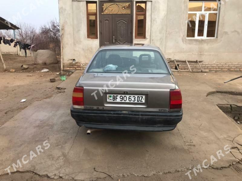 Opel Omega 1990 - 24 000 TMT - Дашогуз - img 3