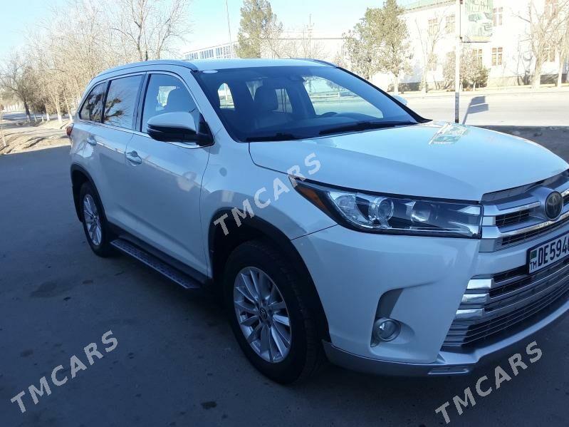 Toyota Highlander 2019 - 420 000 TMT - Бабадайхан - img 3