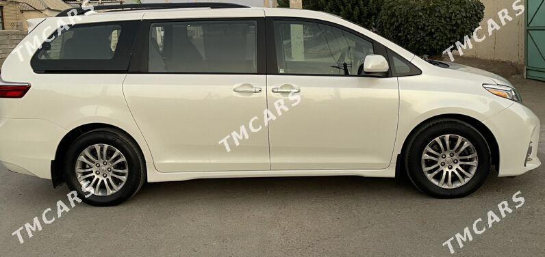 Toyota Sienna 2018 - 390 000 TMT - Aşgabat - img 4