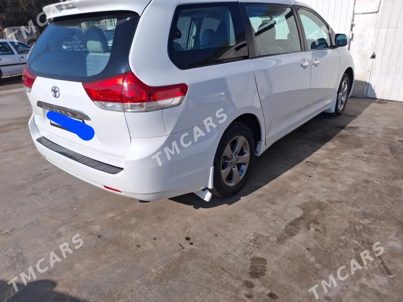 Toyota Sienna 2012 - 265 000 TMT - Туркменабат - img 4