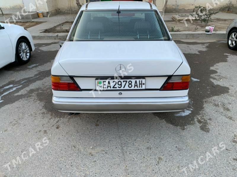 Mercedes-Benz E300 1990 - 29 000 TMT - Büzmeýin GRES - img 4