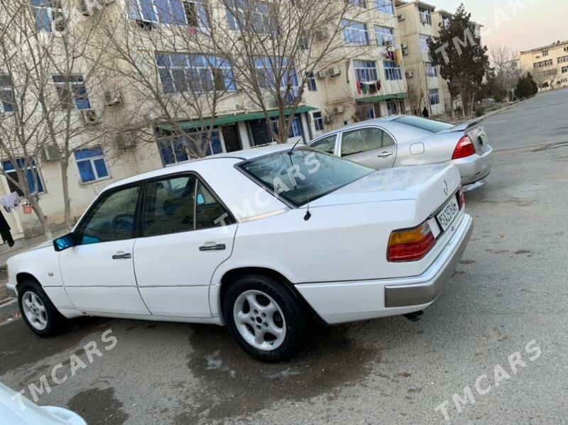 Mercedes-Benz E300 1990 - 29 000 TMT - Büzmeýin GRES - img 3