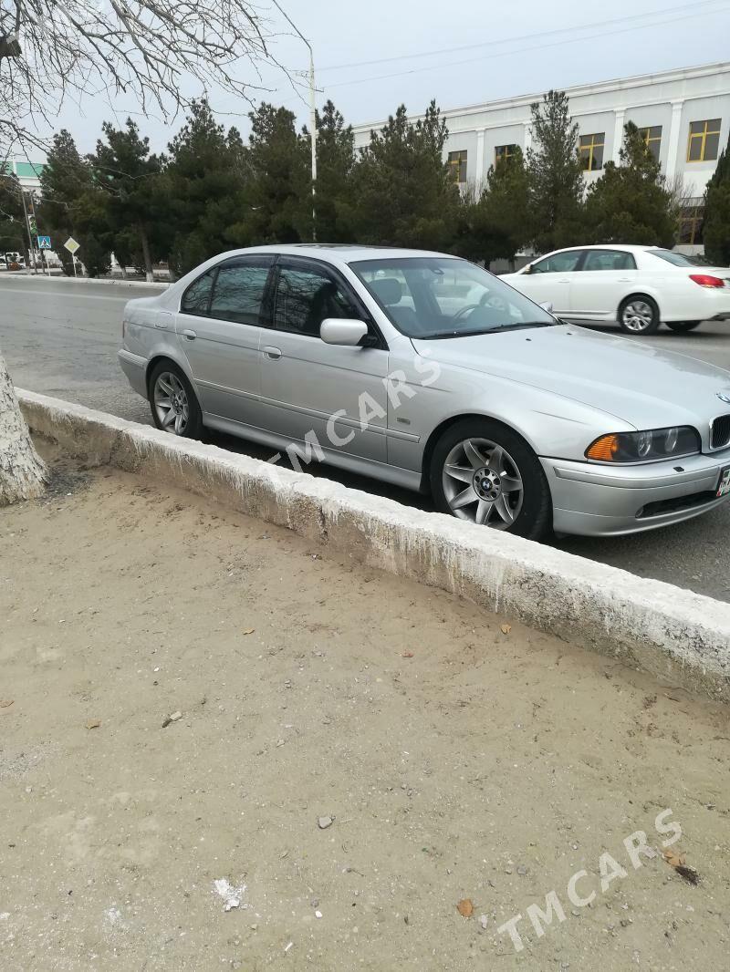 BMW E39 2002 - 180 000 TMT - Балканабат - img 4