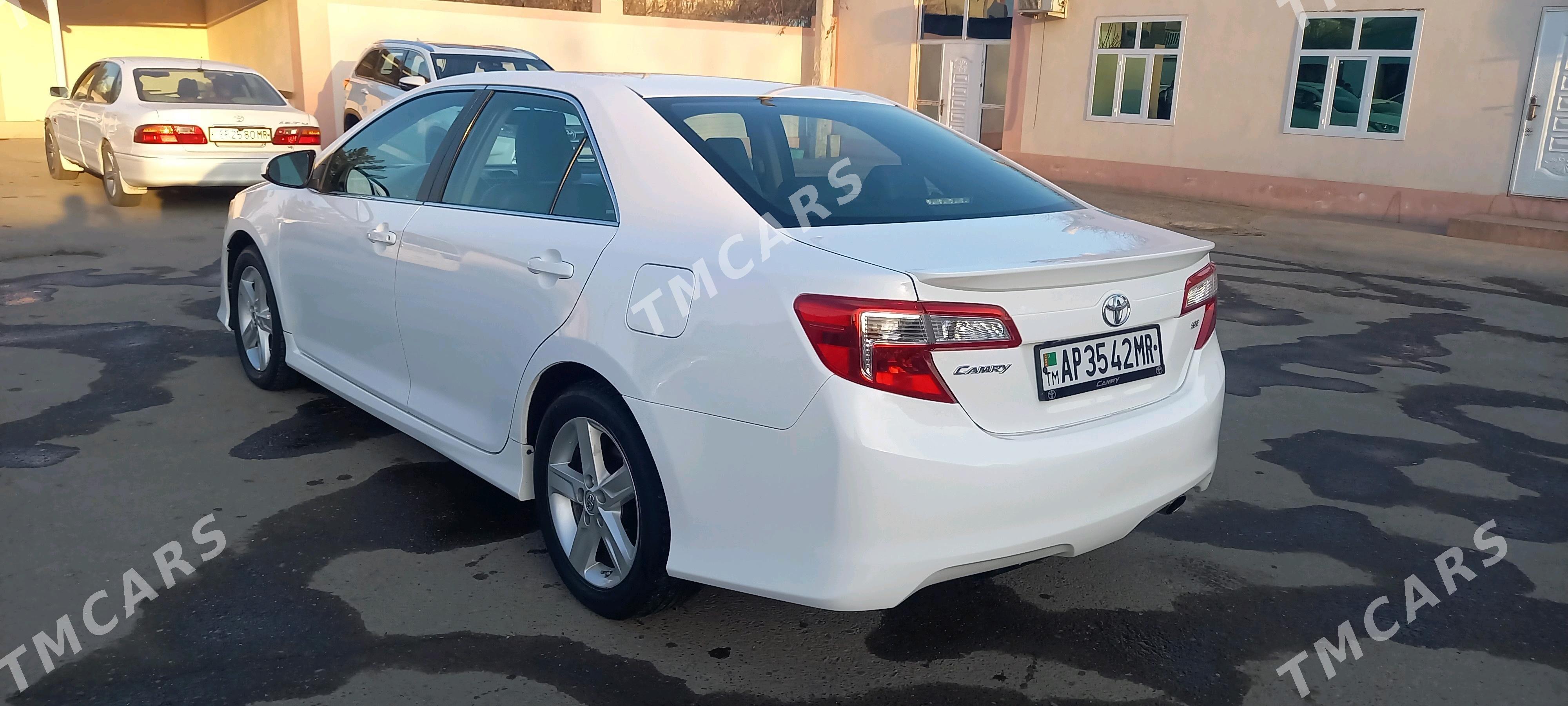 Toyota Camry 2014 - 250 000 TMT - Мары - img 4