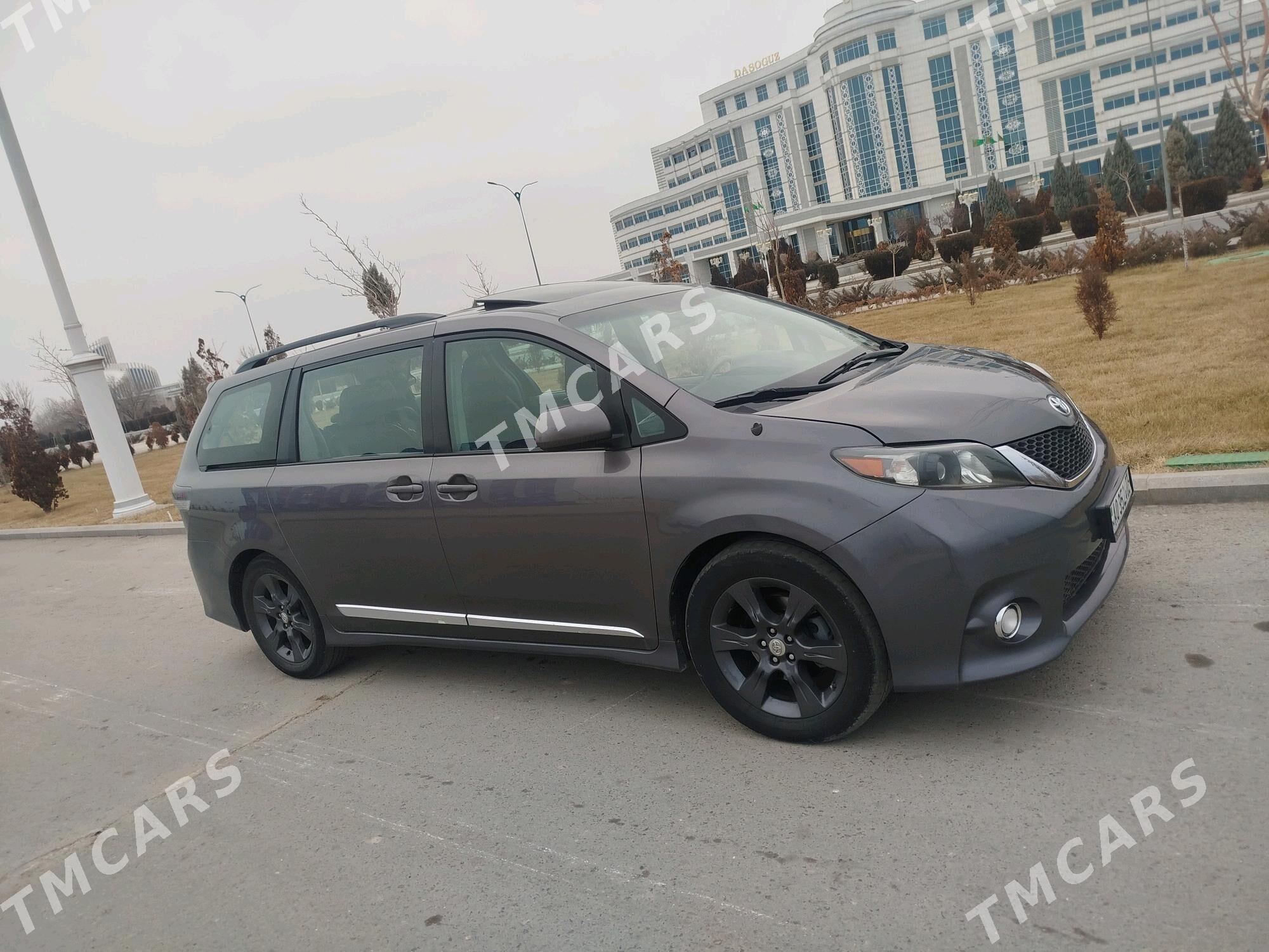 Toyota Sienna 2011 - 260 000 TMT - Дашогуз - img 4