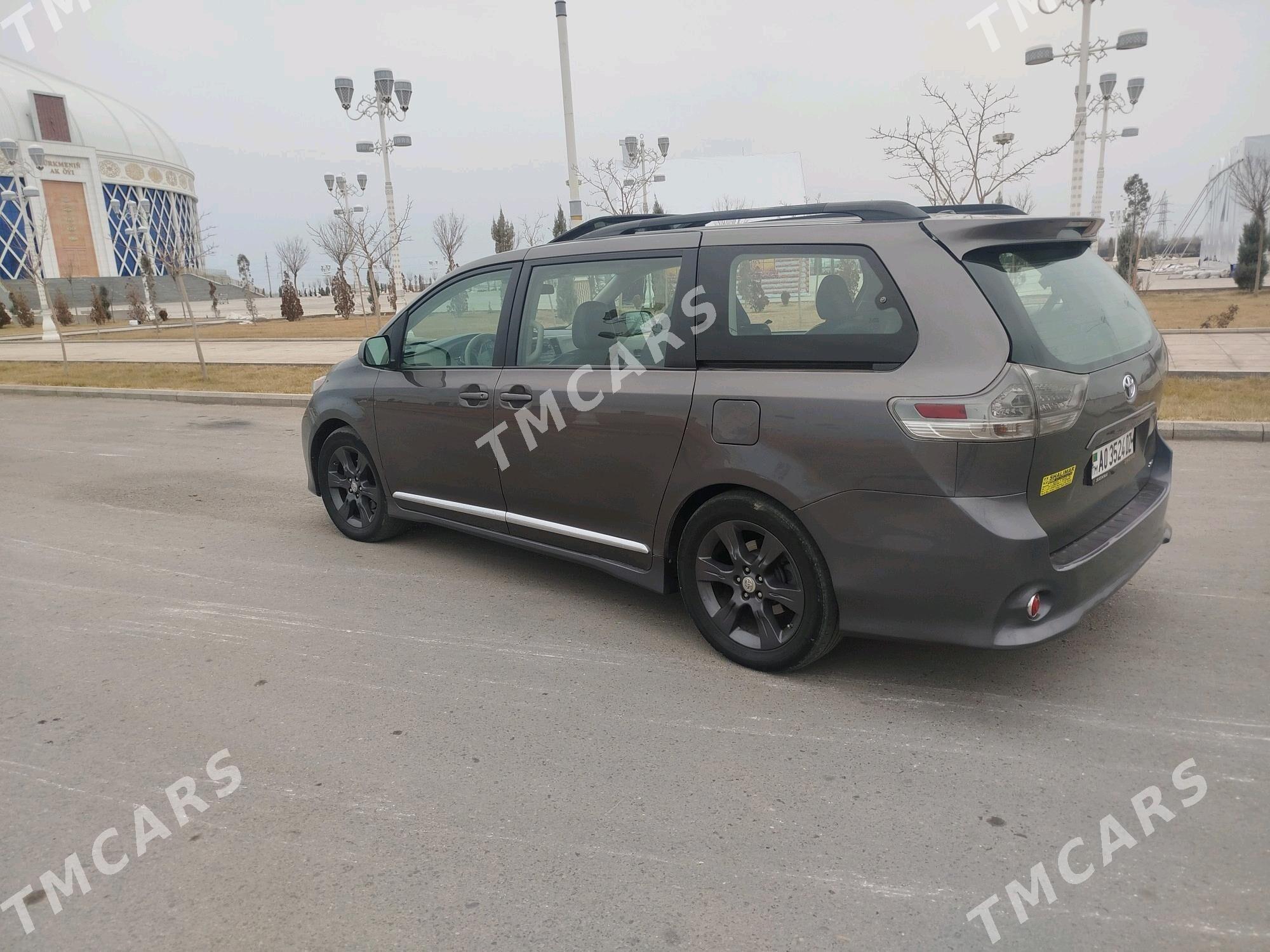 Toyota Sienna 2011 - 260 000 TMT - Дашогуз - img 7