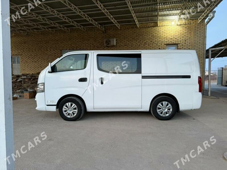 Nissan Urvan 2018 - 285 000 TMT - Mary - img 5