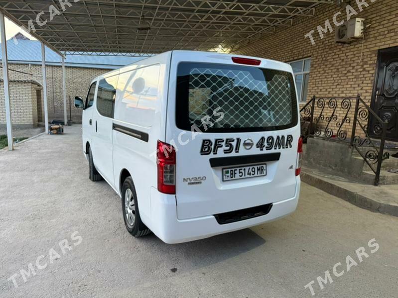 Nissan Urvan 2018 - 285 000 TMT - Mary - img 4