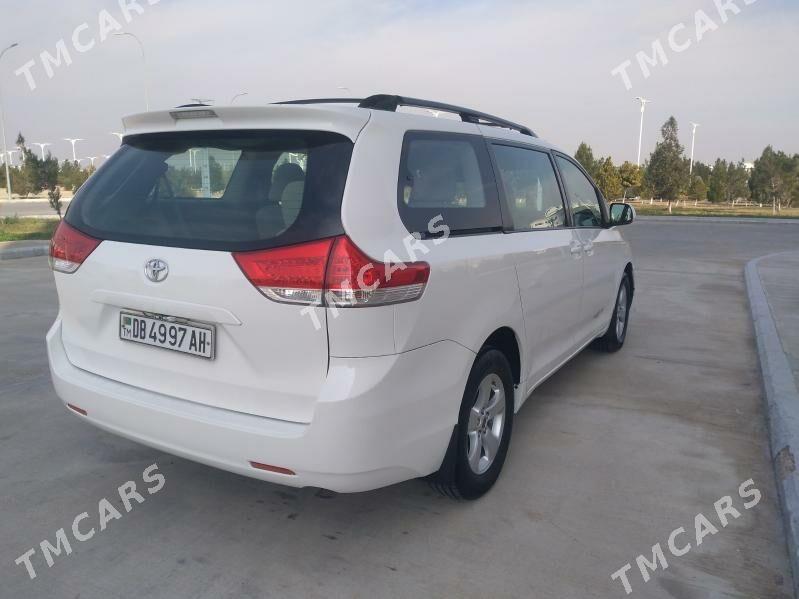 Toyota Sienna 2012 - 225 000 TMT - Podwoýski köç. (Bitarap Türkmenistan şaýoly) - img 4