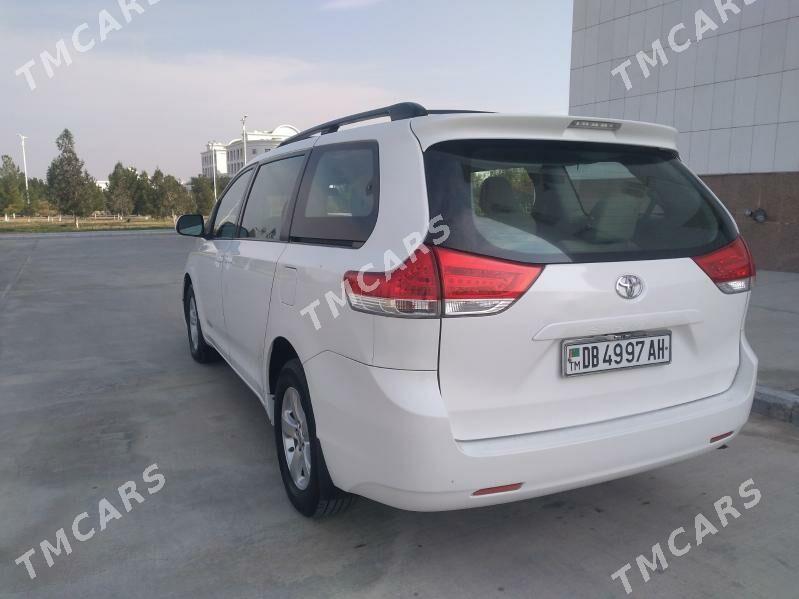 Toyota Sienna 2012 - 225 000 TMT - Podwoýski köç. (Bitarap Türkmenistan şaýoly) - img 3