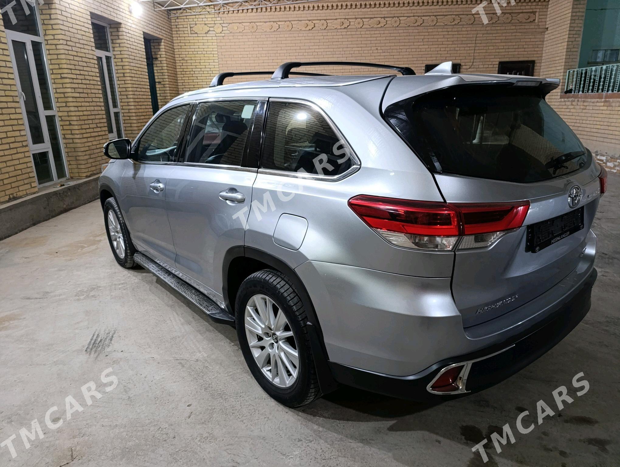 Toyota Highlander 2018 - 460 000 TMT - Чарджоу - img 4