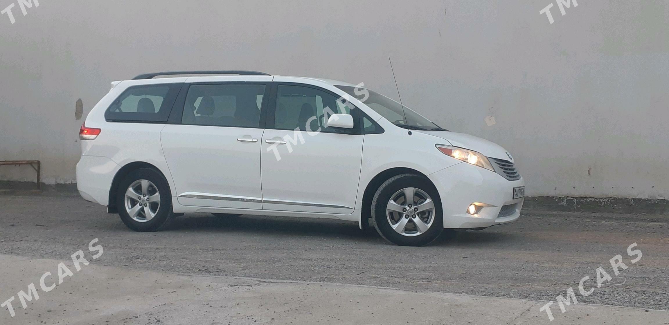 Toyota Sienna 2011 - 250 000 TMT - Мары - img 3